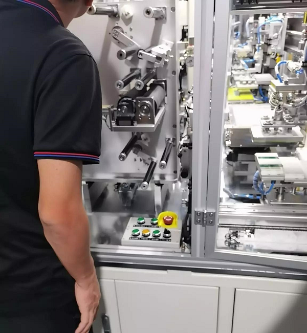 用于制片機和疊片機的伺服控制，提升電氣工程中IO精度的解決方案